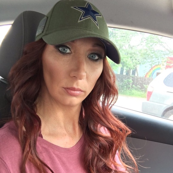 Meet your Posher, Tiffanie - Picture 2 of 4